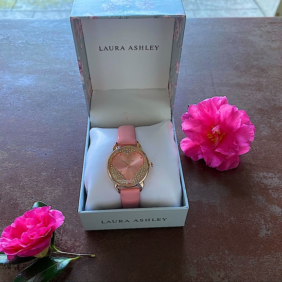 New! Laura Ashley Pink Heart Patent Strap Gold Rhinestone Watch - Picture 4 of 15